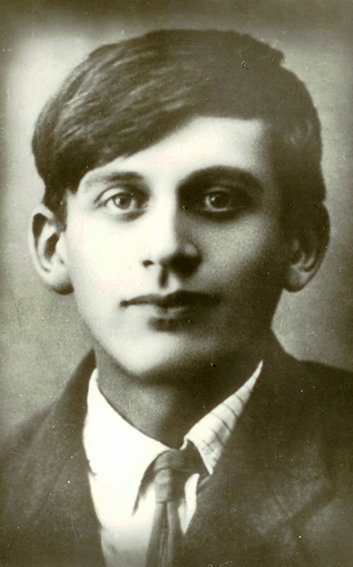 Владимирский - студент СХИ, 1925.jpg